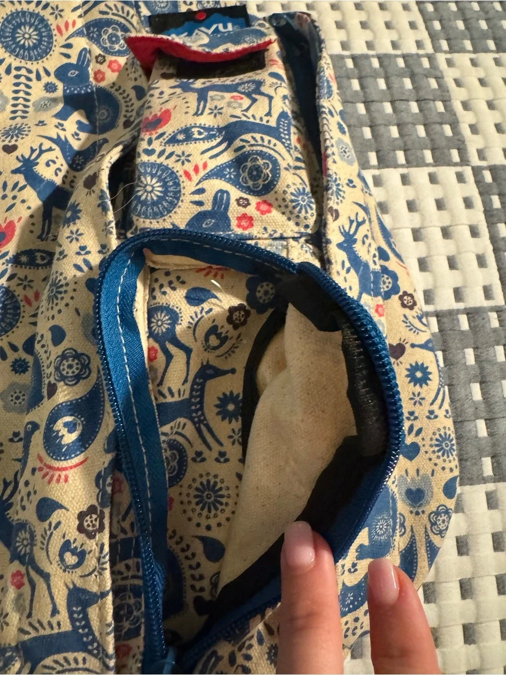 RARE Kavu 25th Anniversary Critter Tale Rope Bag Rare Animal Folk Print Sling